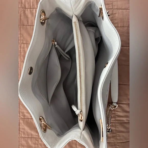 Valentino Cream Chain Shoulder Bag - Picture 10 of 11